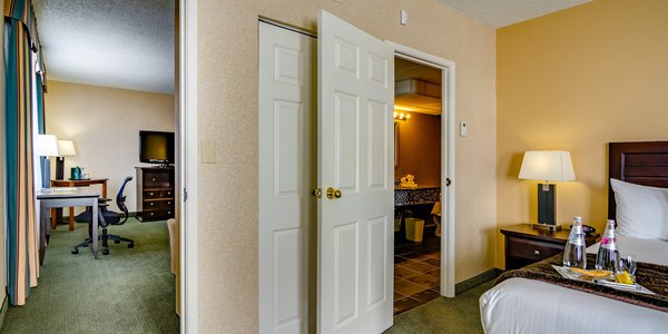 Edmonton rooms - King Corner Suite
